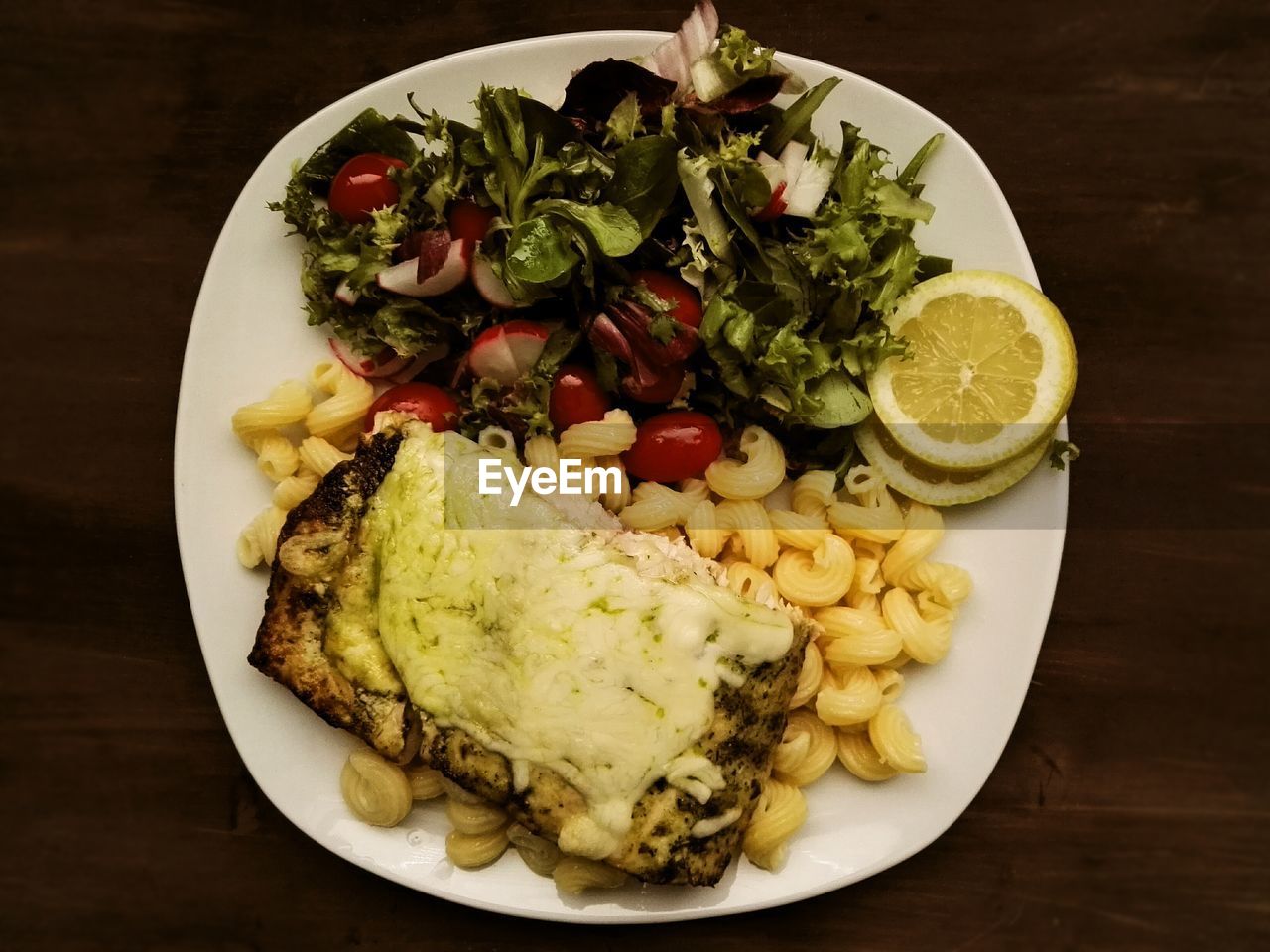 HIGH ANGLE VIEW OF FOOD ON TABLE