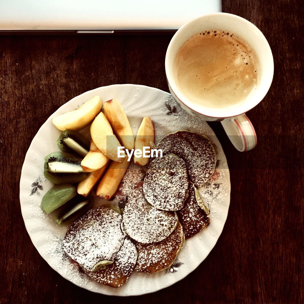 HIGH ANGLE VIEW OF BREAKFAST