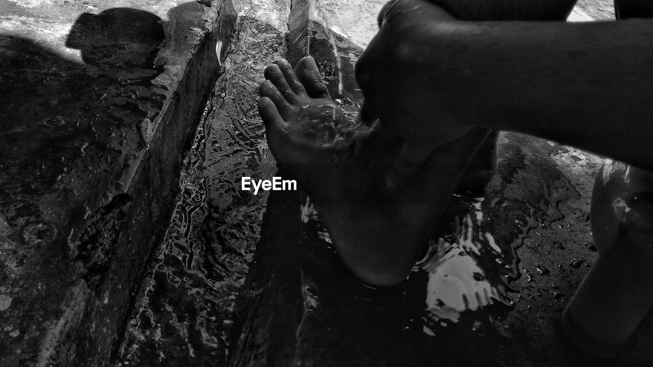 HIGH ANGLE VIEW OF PEOPLE ON ROCK