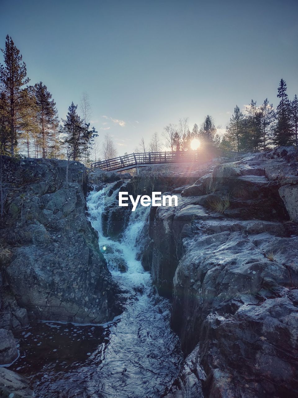 SCENIC VIEW OF WATERFALL AGAINST SKY