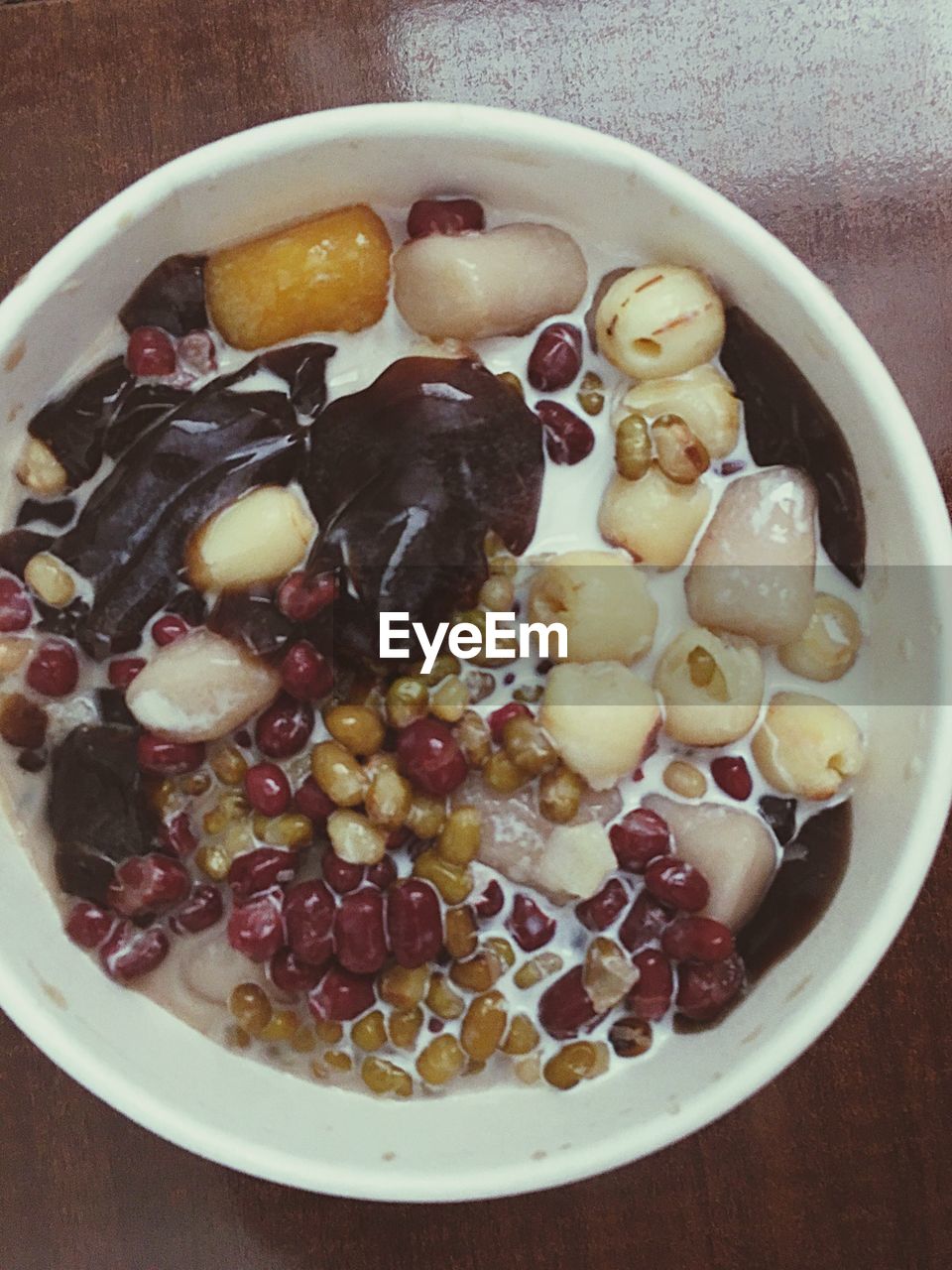 CLOSE-UP OF FOOD IN BOWL