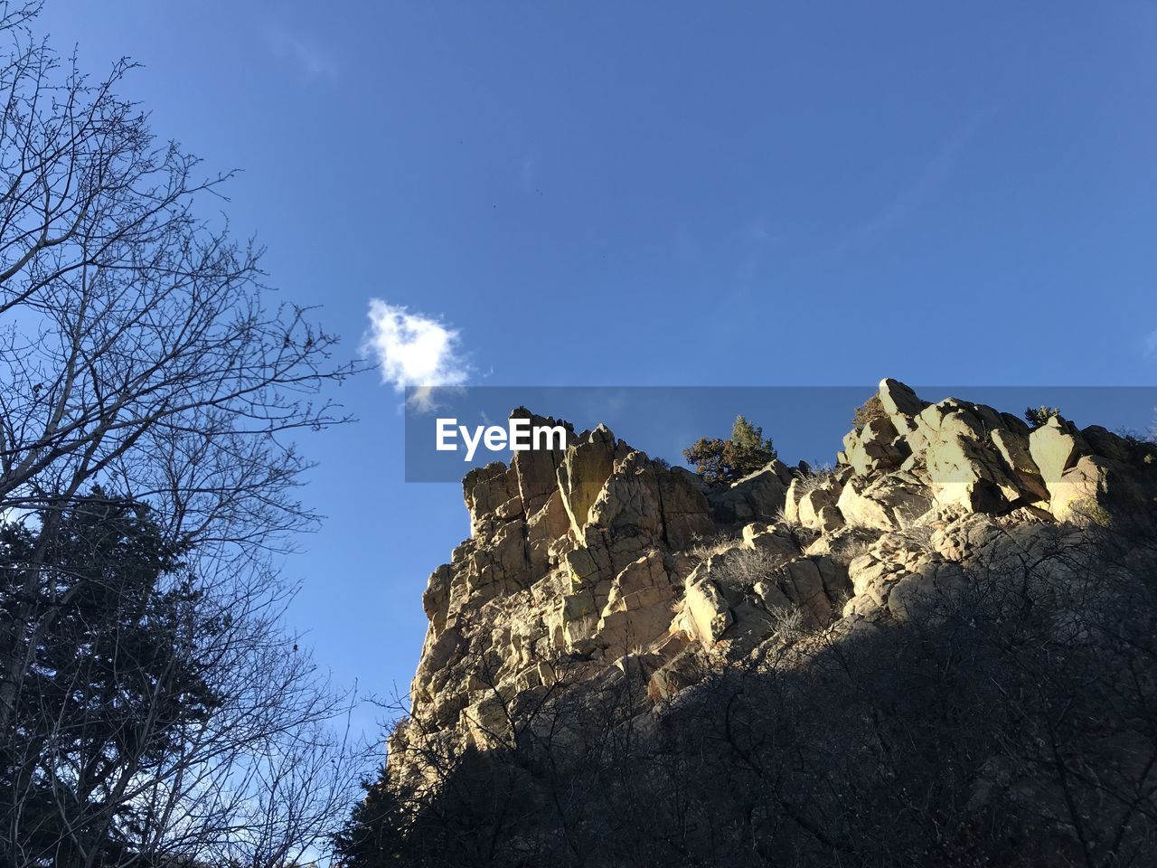 LOW ANGLE VIEW OF MOUNTAIN AGAINST SKY