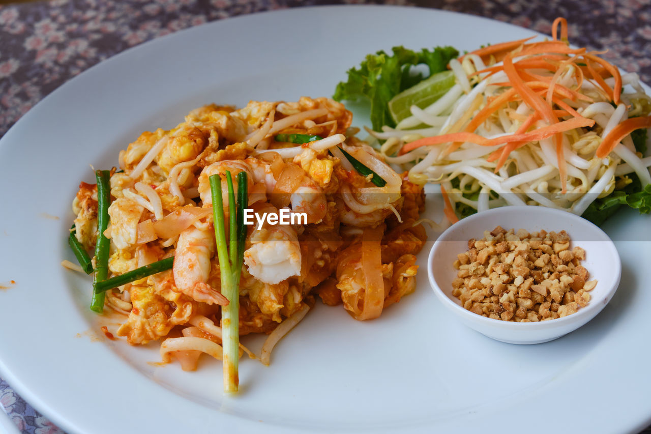 CLOSE-UP OF MEAL SERVED IN PLATE