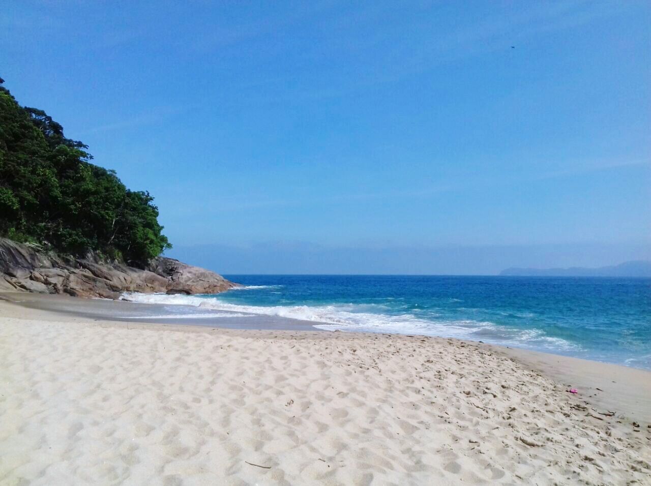 SCENIC VIEW OF BLUE SEA AGAINST CLEAR SKY