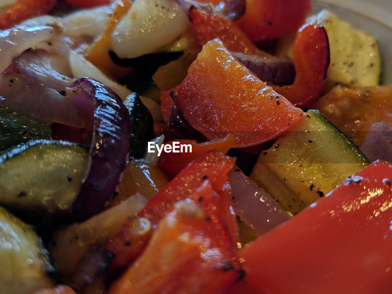 FULL FRAME SHOT OF CHOPPED FRUITS