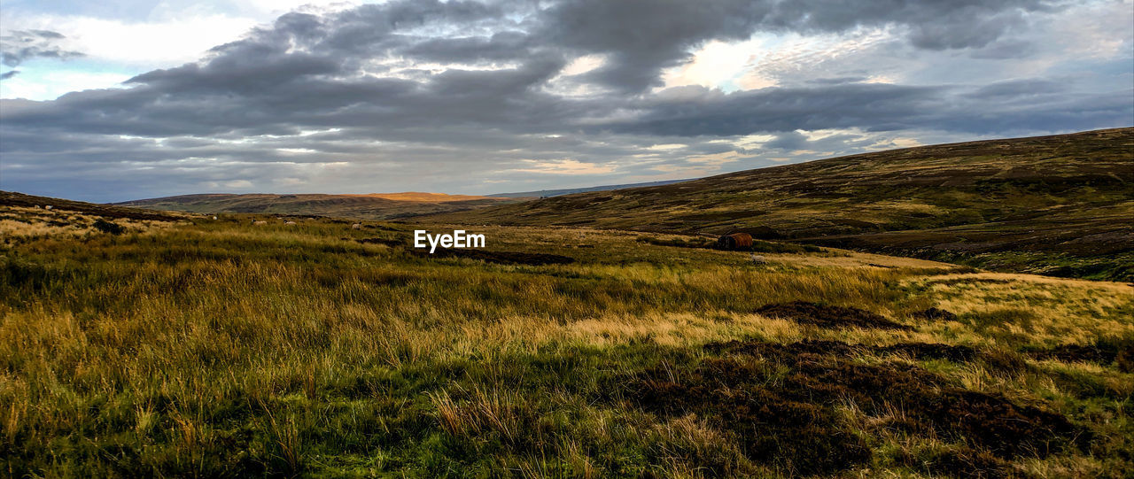 SCENIC VIEW OF LAND AND MOUNTAINS AGAINST SKY