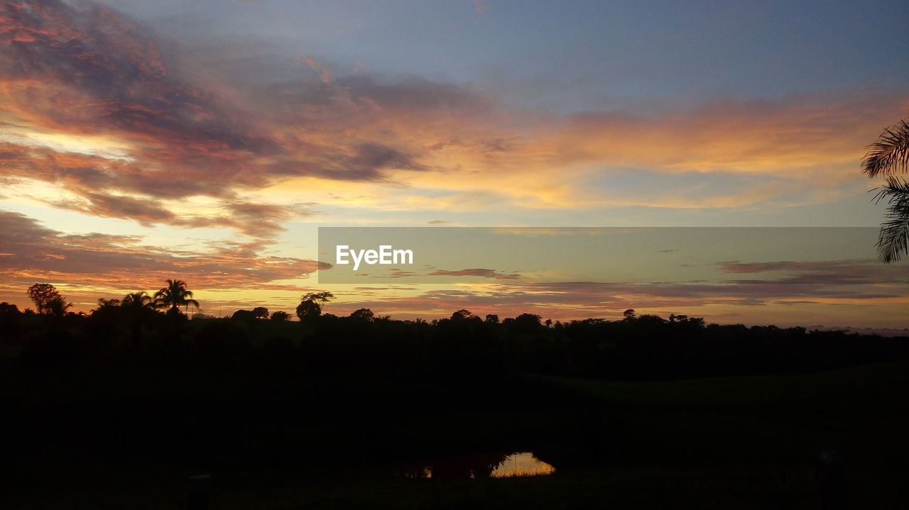 sky, sunset, cloud, tree, beauty in nature, scenics - nature, plant, environment, silhouette, landscape, nature, afterglow, tranquility, tranquil scene, dawn, no people, land, orange color, evening, red sky at morning, outdoors, dramatic sky, idyllic, sun, non-urban scene, horizon, field, travel destinations, sunlight