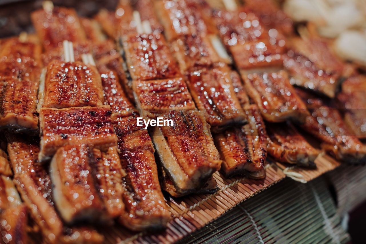 HIGH ANGLE VIEW OF MEAT IN BARBECUE