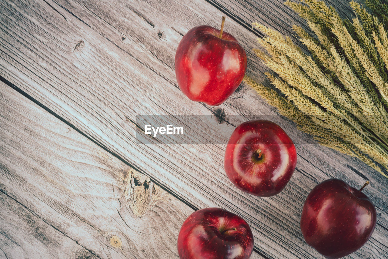 Directly above shot of apples on table