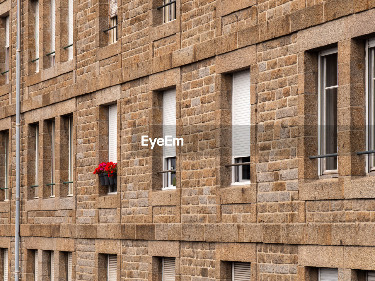 LOW ANGLE VIEW OF RED OUTSIDE BUILDING