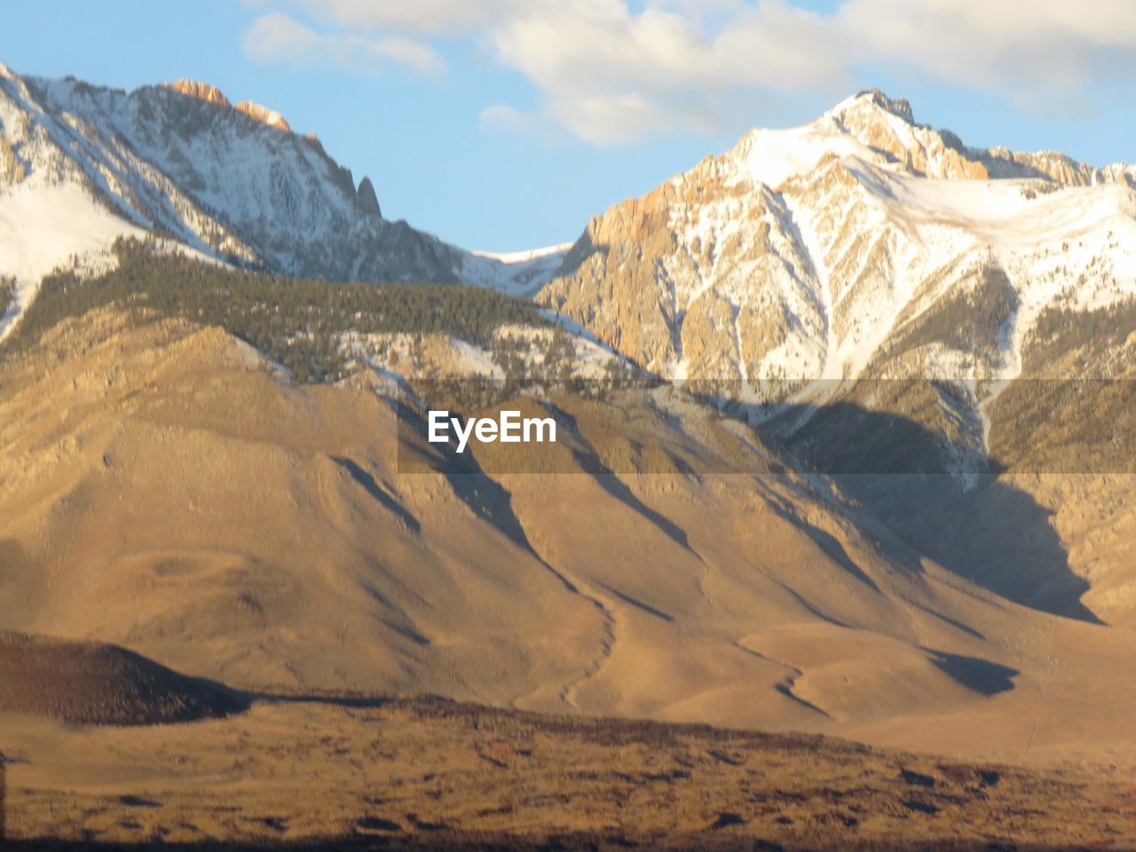 SCENIC VIEW OF SNOWCAPPED MOUNTAINS