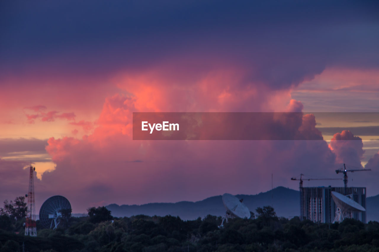 SCENIC VIEW OF DRAMATIC SKY OVER CITY