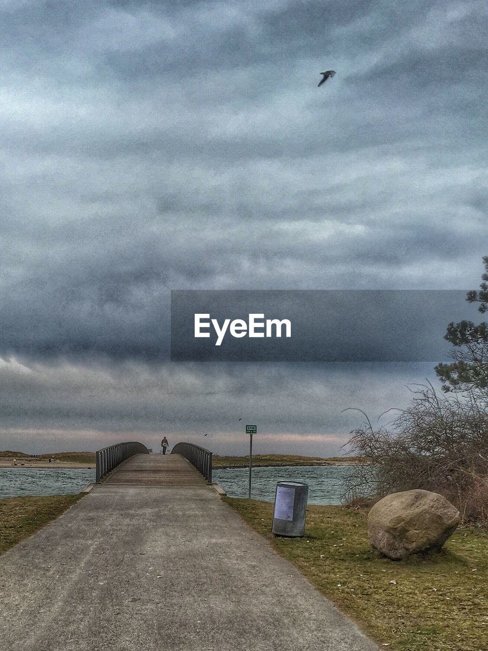 VIEW OF SEA AGAINST CLOUDY SKY