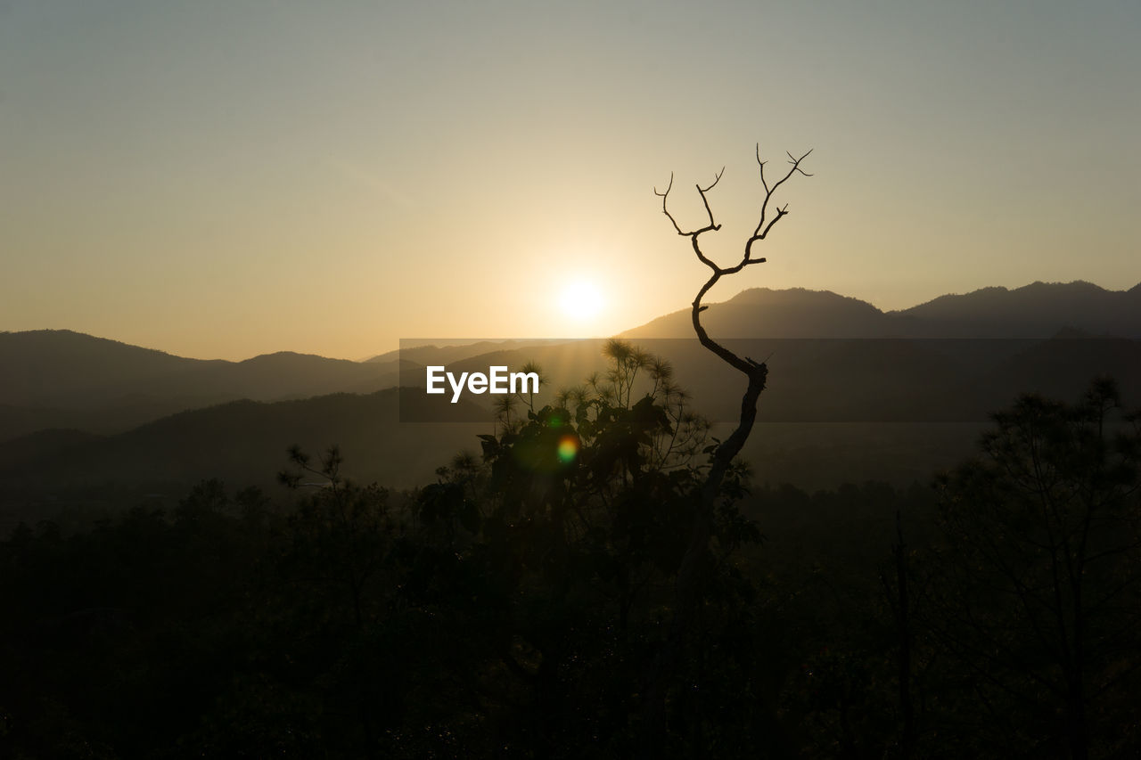 SCENIC VIEW OF MOUNTAINS AGAINST SKY AT SUNSET