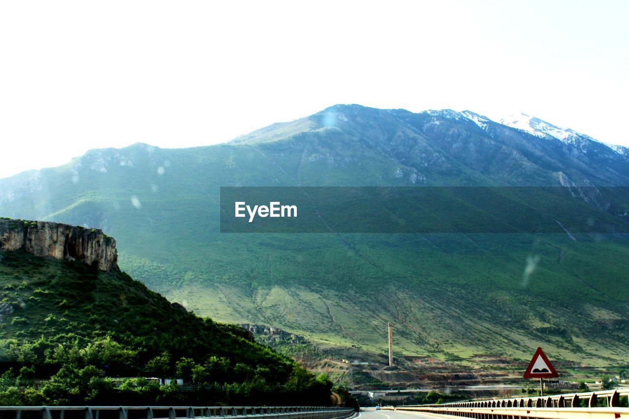 SCENIC VIEW OF MOUNTAIN AGAINST CLEAR SKY