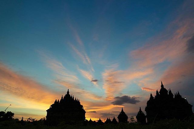 SILHOUETTE OF BUILDING AGAINST SKY