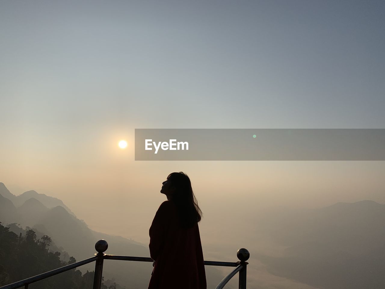 SILHOUETTE PERSON STANDING ON MOUNTAIN AGAINST SKY DURING SUNSET