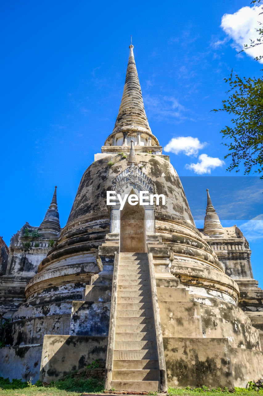 LOW ANGLE VIEW OF A TEMPLE BUILDING