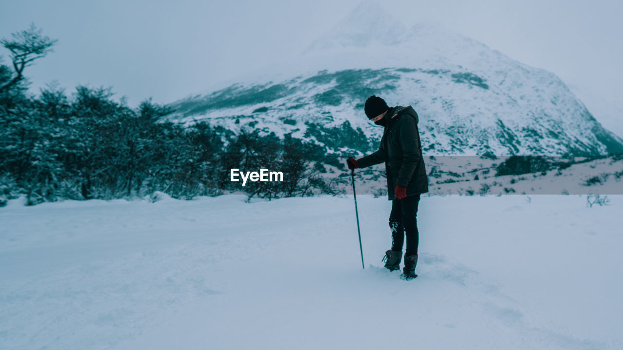 PERSON SKIING ON SNOWCAPPED MOUNTAIN