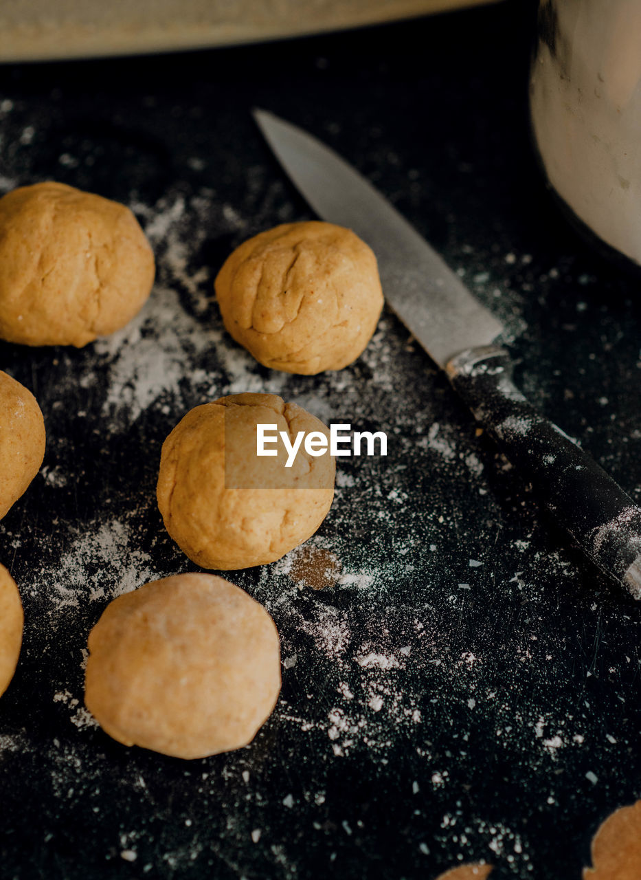 HIGH ANGLE VIEW OF COOKIES