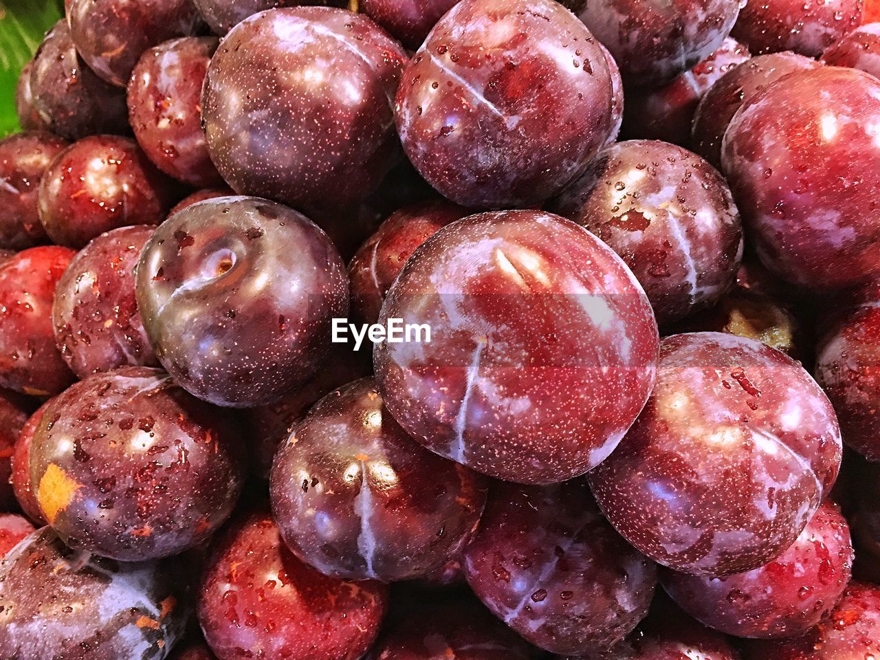 FULL FRAME SHOT OF FRESH STRAWBERRIES