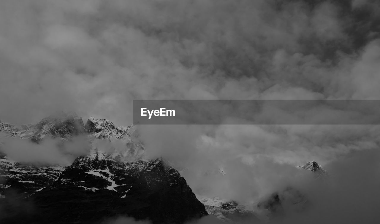 SCENIC VIEW OF CLOUDSCAPE AND MOUNTAINS AGAINST SKY