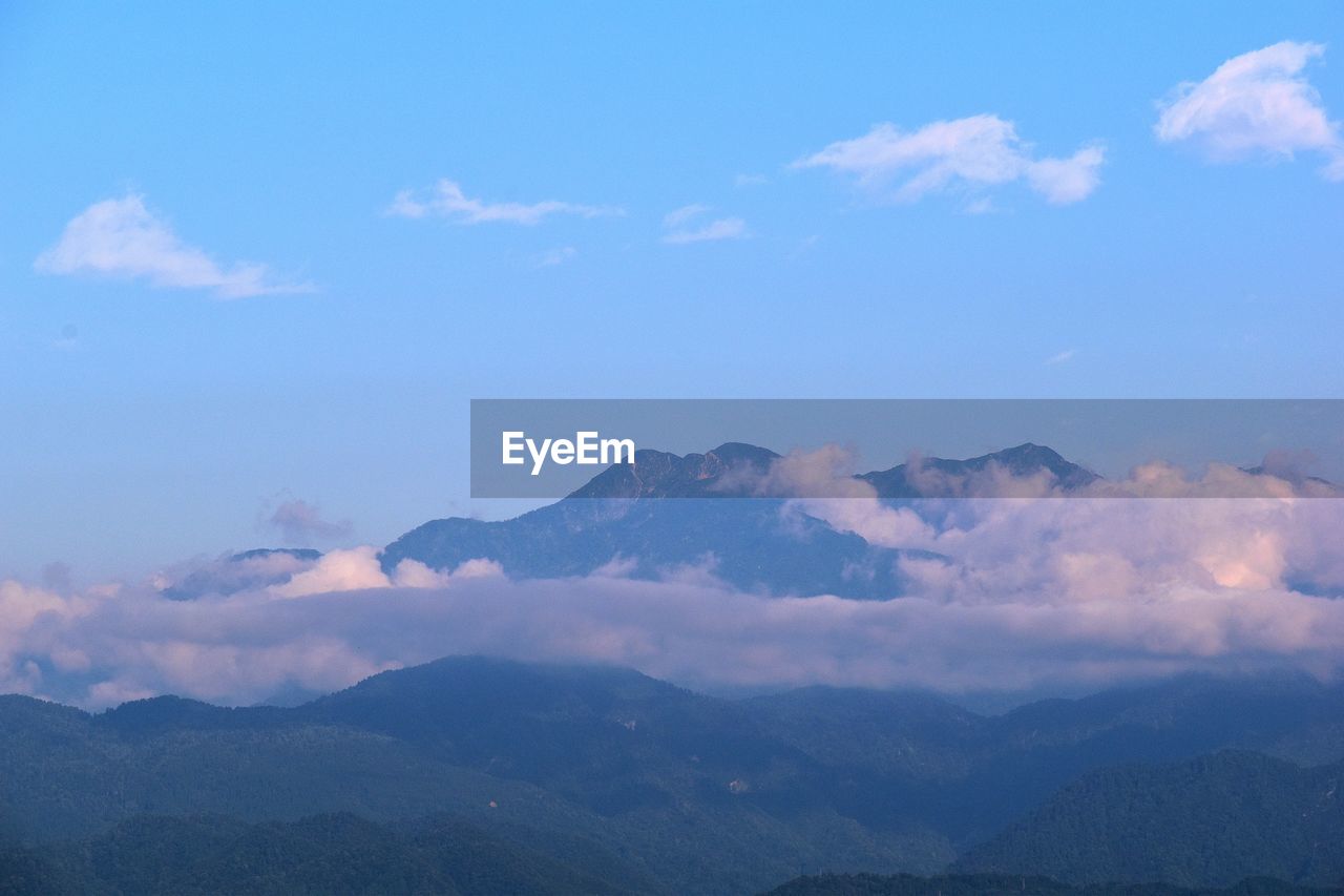 SCENIC VIEW OF MOUNTAIN RANGE AGAINST SKY