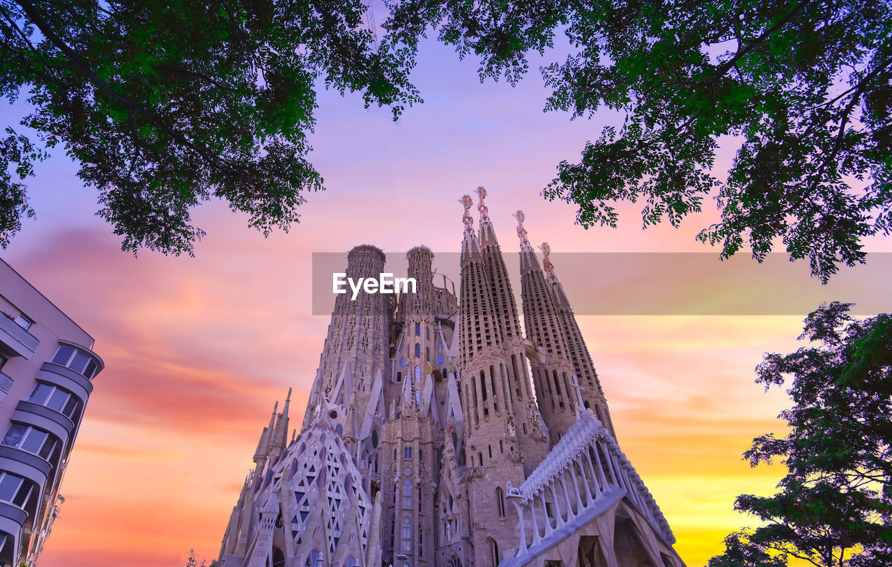 LOW ANGLE VIEW OF BUILDINGS AT SUNSET