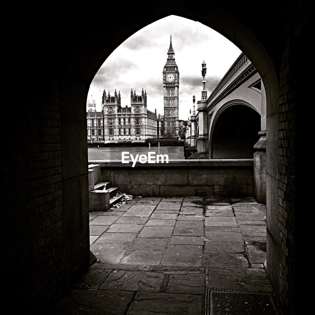 Big ben and the houses of parliament seen through walkway