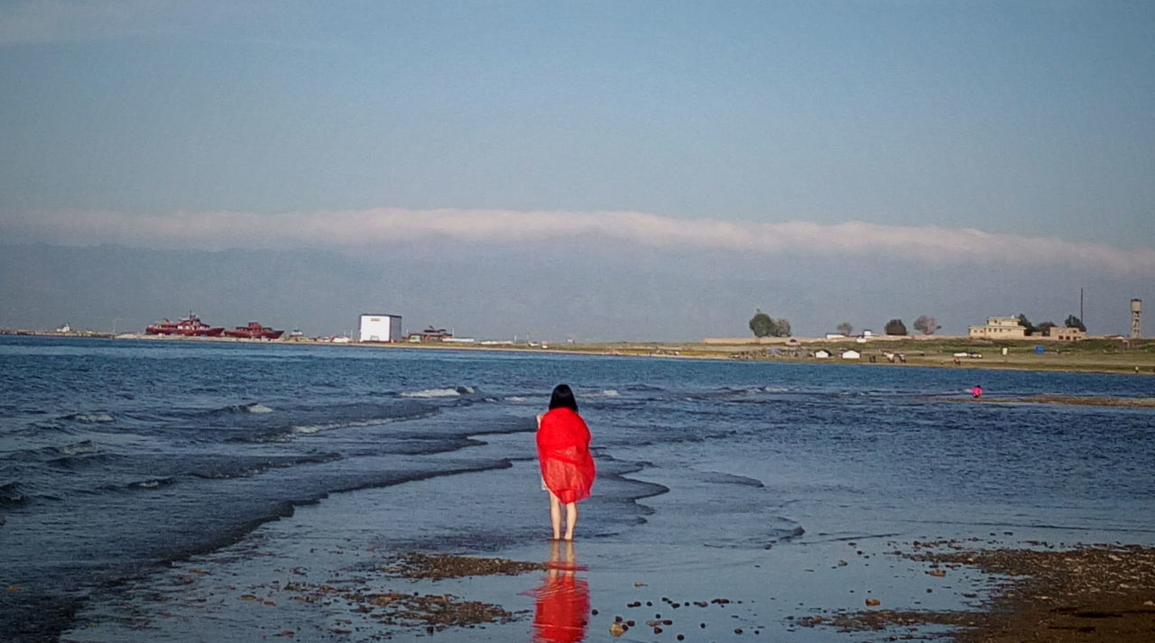 SILHOUETTE OF WOMAN STANDING ON BEACH