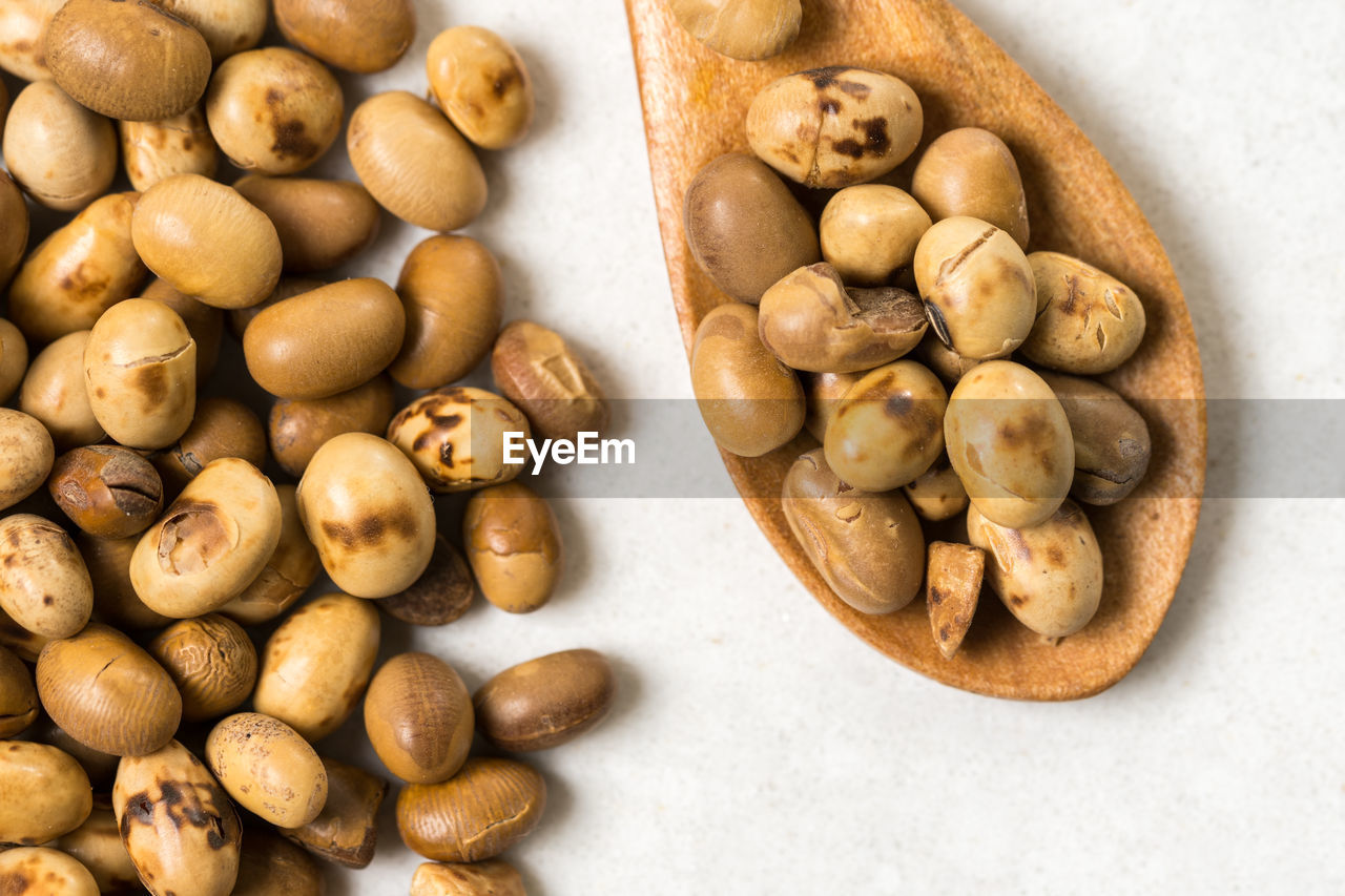 HIGH ANGLE VIEW OF COFFEE BEANS