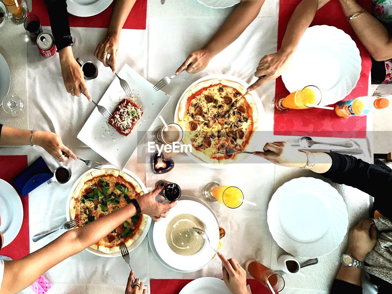 HIGH ANGLE VIEW OF HANDS EATING FOOD