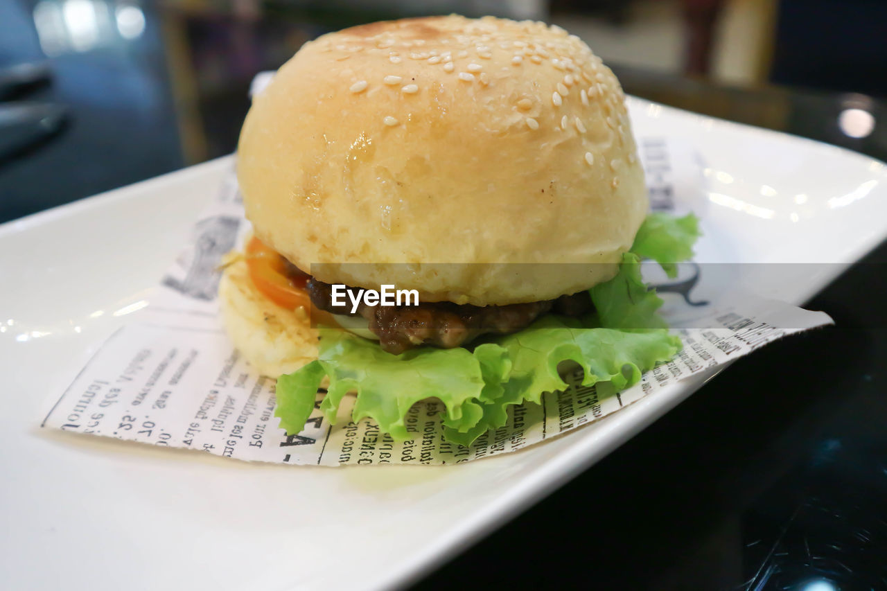 food and drink, food, hamburger, fast food, sandwich, unhealthy eating, meal, plate, freshness, dish, indoors, close-up, breakfast, business, veggie burger, no people, restaurant, bread, slider, bun, still life, table, serving size, baked, vegetable, lunch
