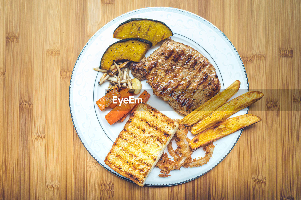 DIRECTLY ABOVE SHOT OF BREAKFAST ON TABLE