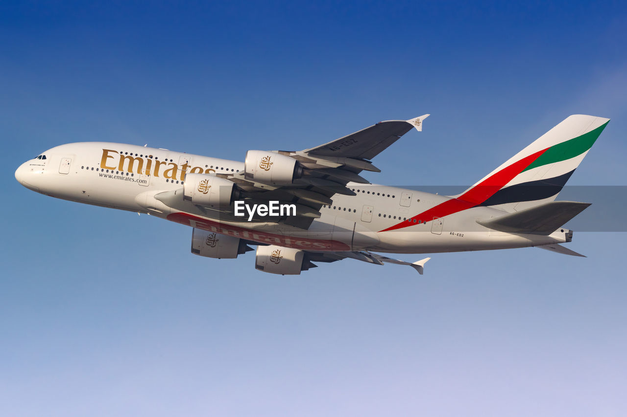 LOW ANGLE VIEW OF AIRPLANE AGAINST CLEAR SKY