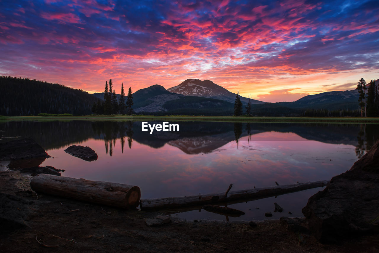 Scenic view of lake against sky during sunset. sparks lake, bend oregon