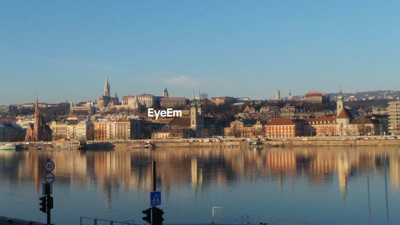 SCENIC VIEW OF RIVER AGAINST SKY