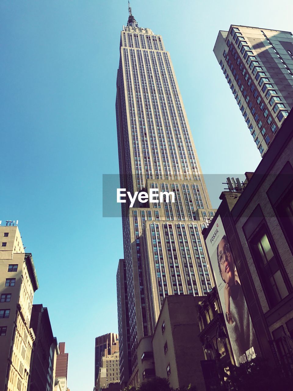 LOW ANGLE VIEW OF MODERN BUILDINGS AGAINST SKY