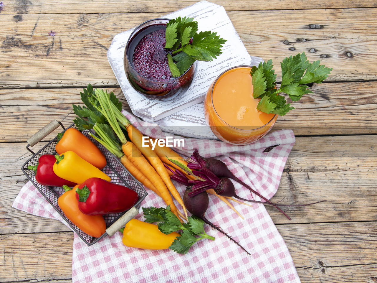 HIGH ANGLE VIEW OF VEGETABLES AND FRUITS ON TABLE