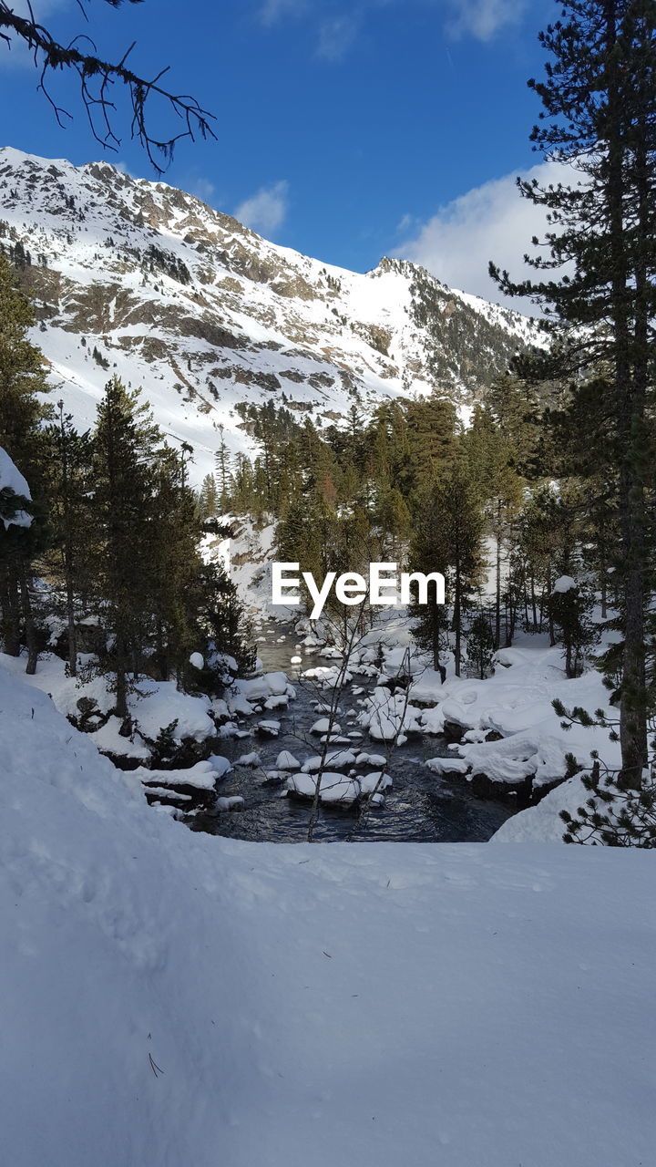 SCENIC VIEW OF SNOWCAPPED MOUNTAINS AGAINST SKY DURING WINTER