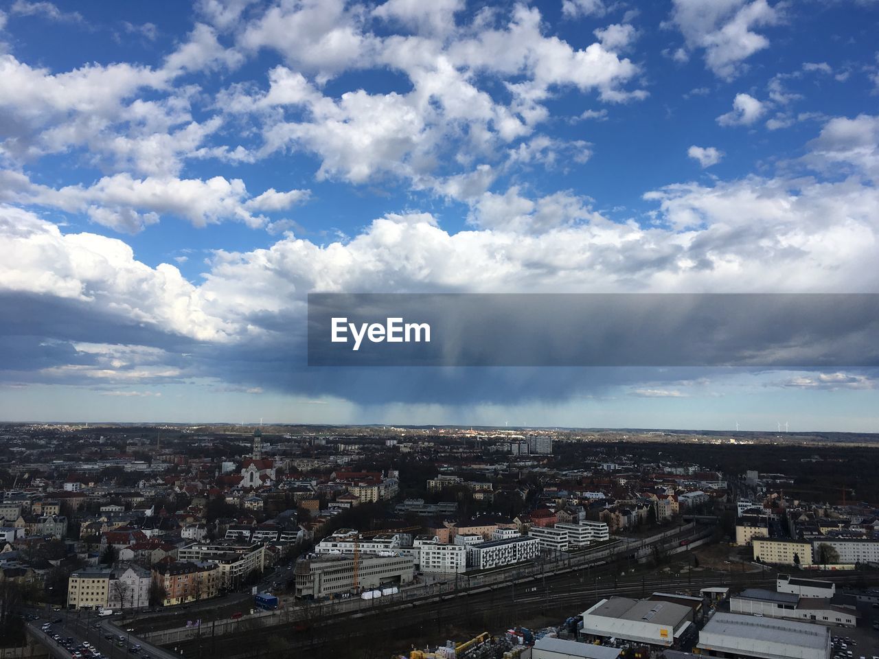 HIGH ANGLE SHOT OF TOWNSCAPE AGAINST SKY