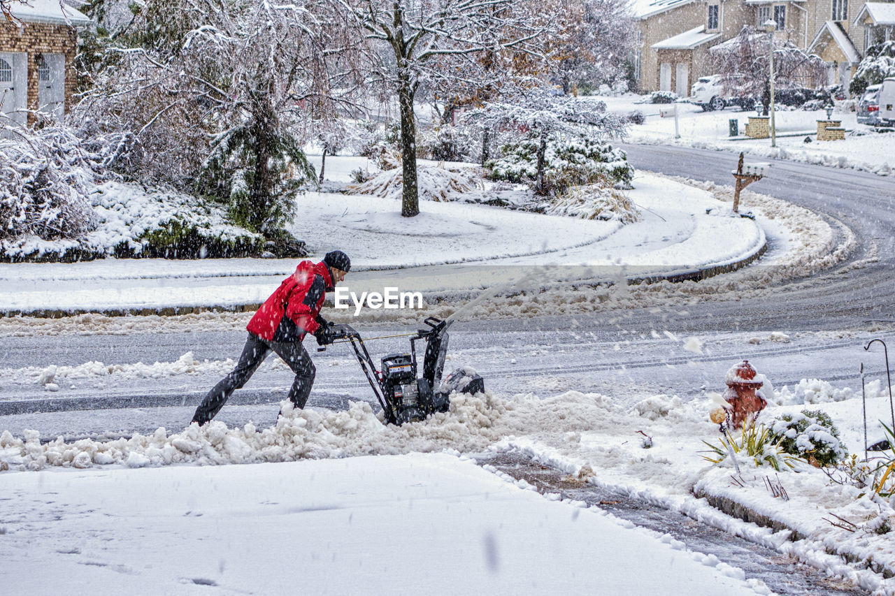 PEOPLE ON SNOWY FIELD