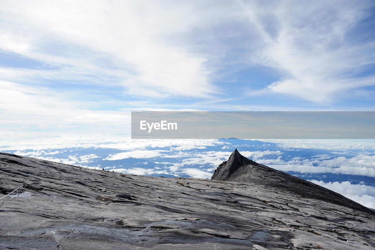 LOW ANGLE VIEW OF BUILDINGS AND MOUNTAINS AGAINST SKY