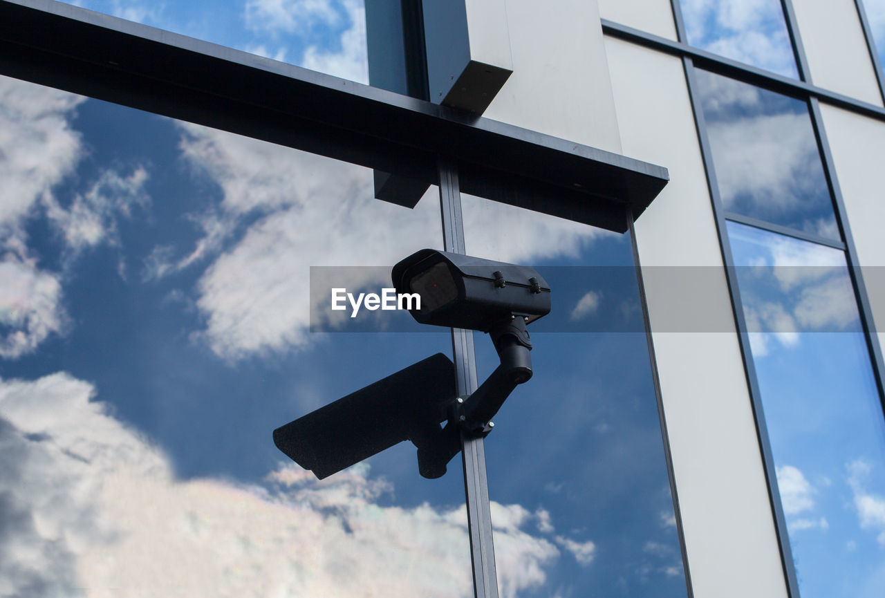 LOW ANGLE VIEW OF CAMERA AGAINST SKY