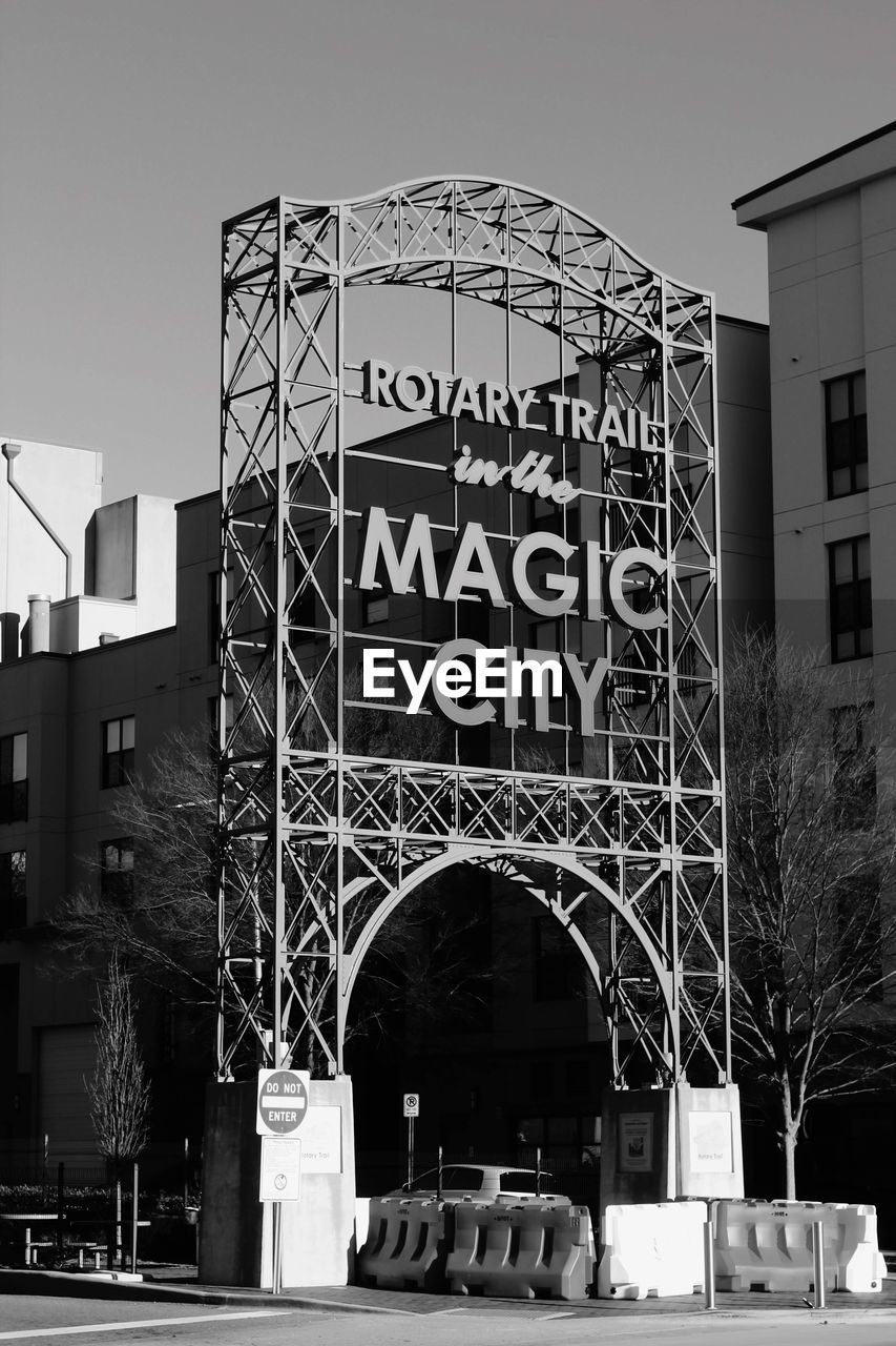 LOW ANGLE VIEW OF SIGN AGAINST BUILDING