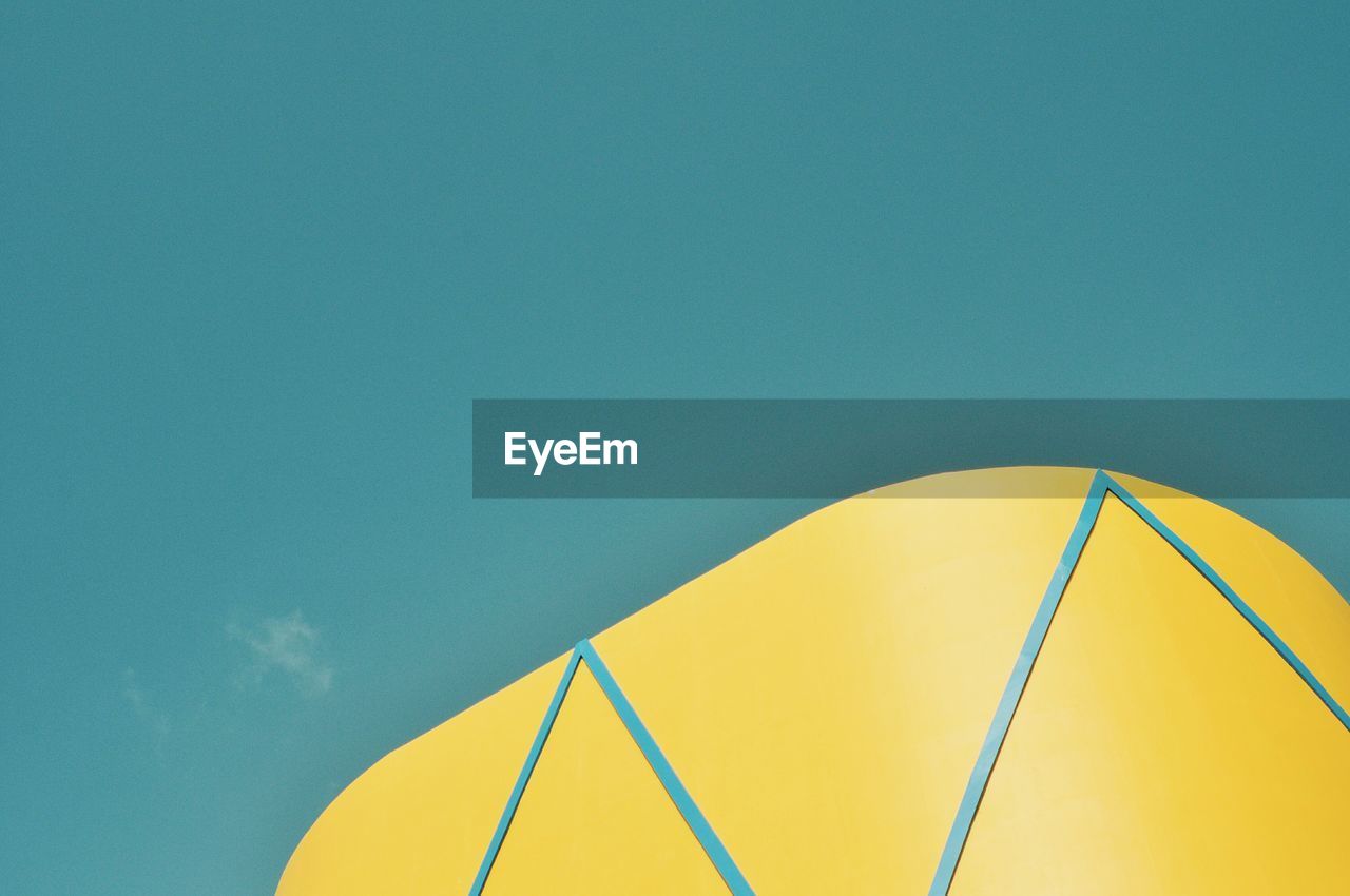 LOW ANGLE VIEW OF TENT ON BEACH UMBRELLA