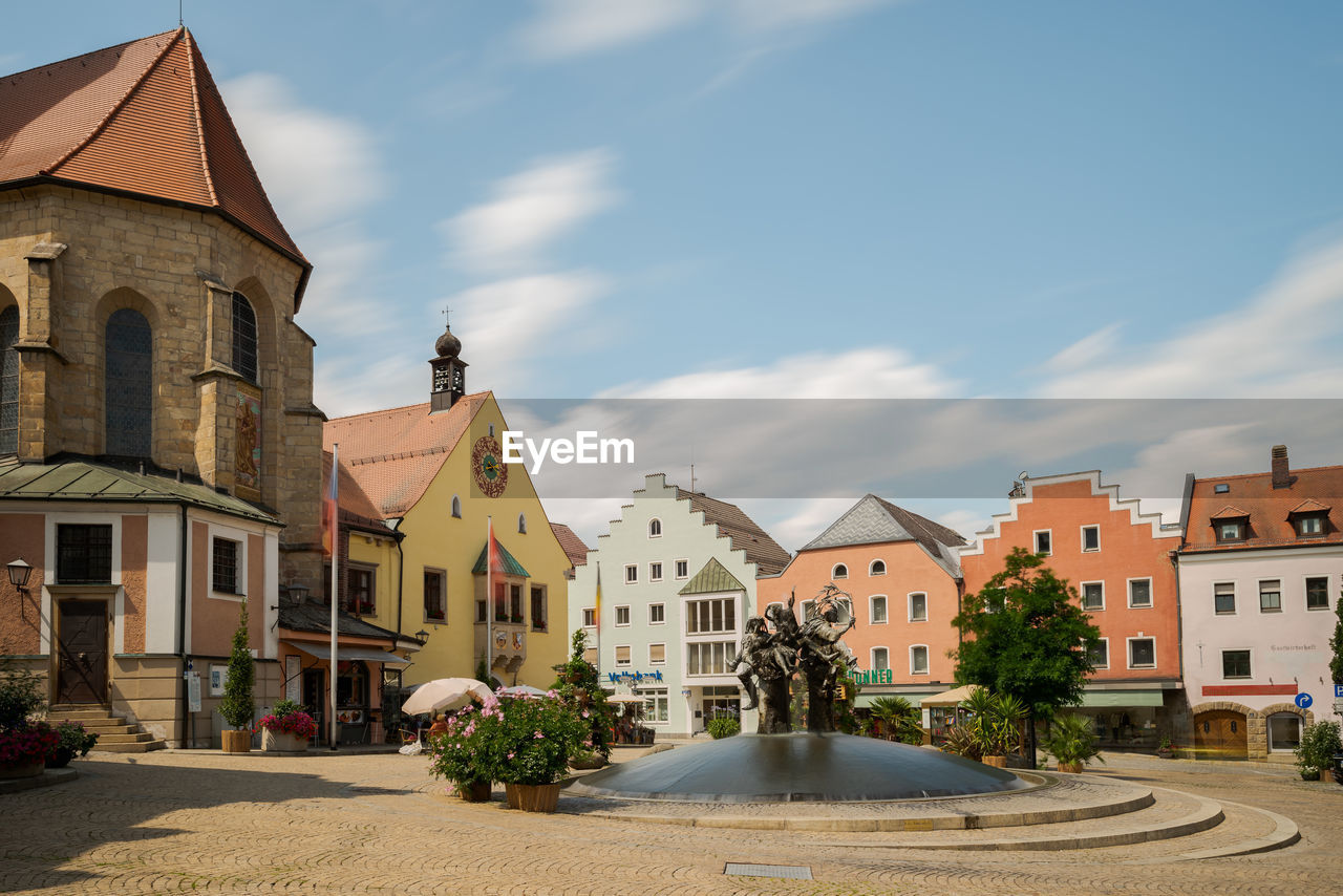 VIEW OF BUILDINGS IN CITY