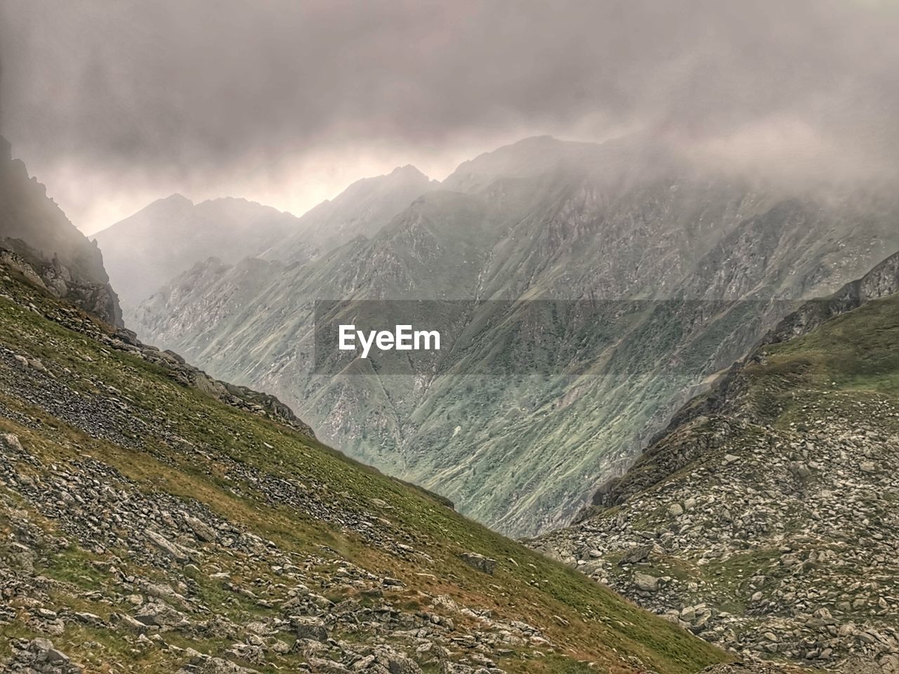 SCENIC VIEW OF VALLEY AGAINST SKY