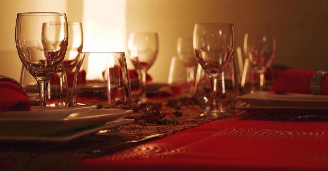 CLOSE-UP OF DINING TABLE AND LAMP