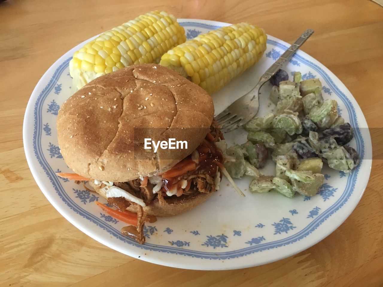 HIGH ANGLE VIEW OF FOOD ON PLATE